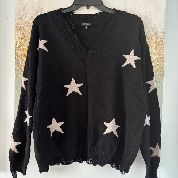 Buffalo Star Print Distressed V-Neck Sweater (NWT) - Picture 3 of 14